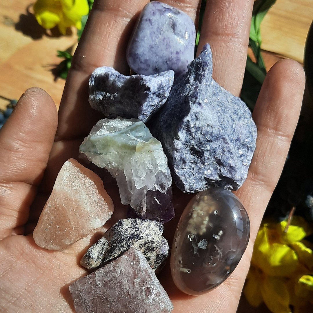 Crystals Metaphysical Guide • The Easy Ed. - Sacred