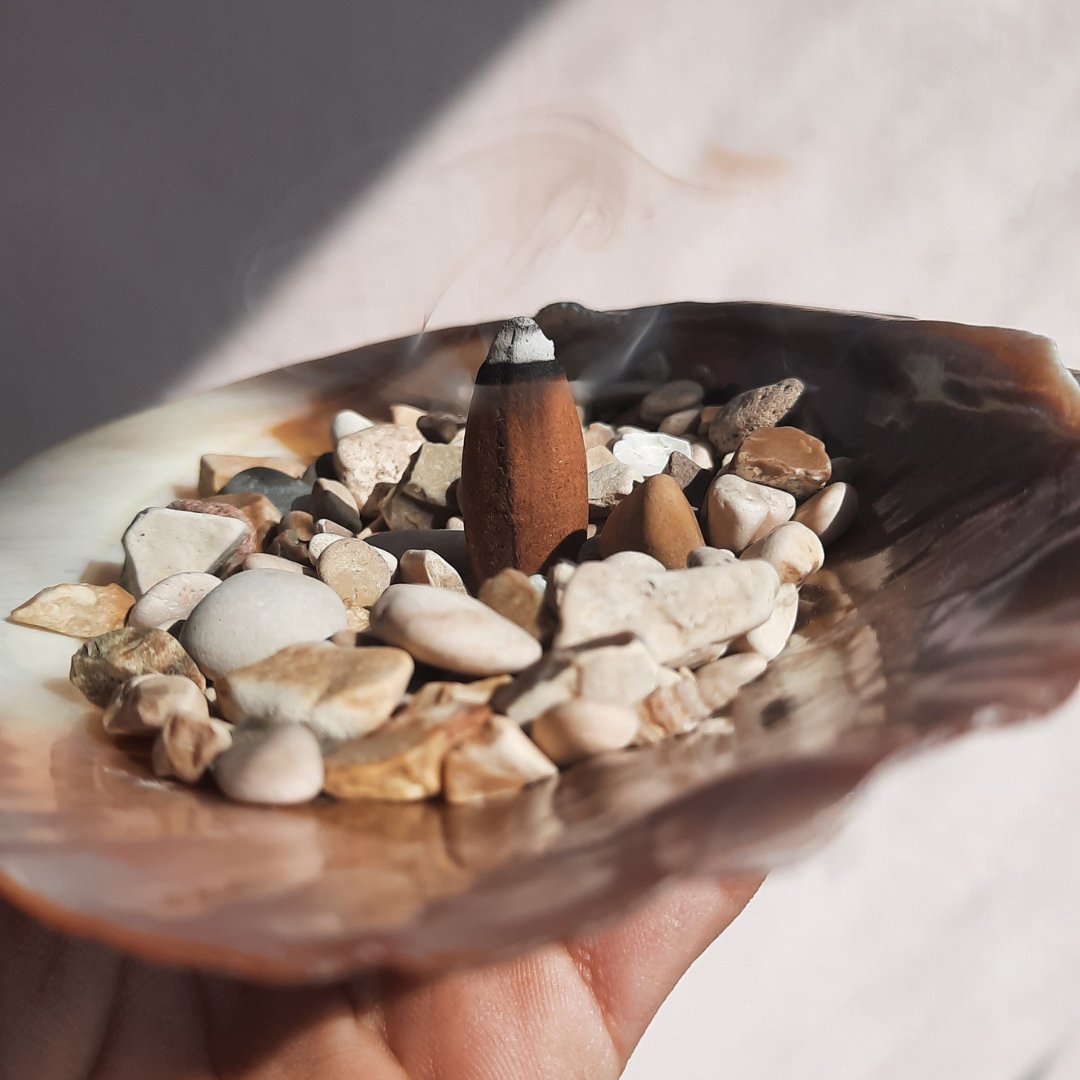 Smudging Practice: The 6 Fundamental Steps - Sacred