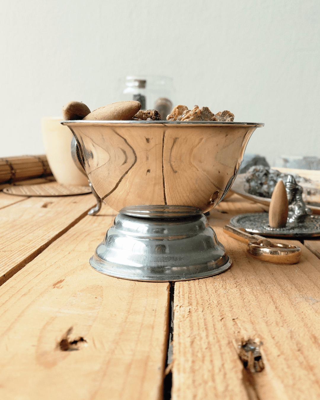Discover our unique Argentum - Silver Metallic Ritual Altar Set. Connect to the Lunar Energy of Silver with our special Ritual Altar Sets in Lebanon at Sacred!