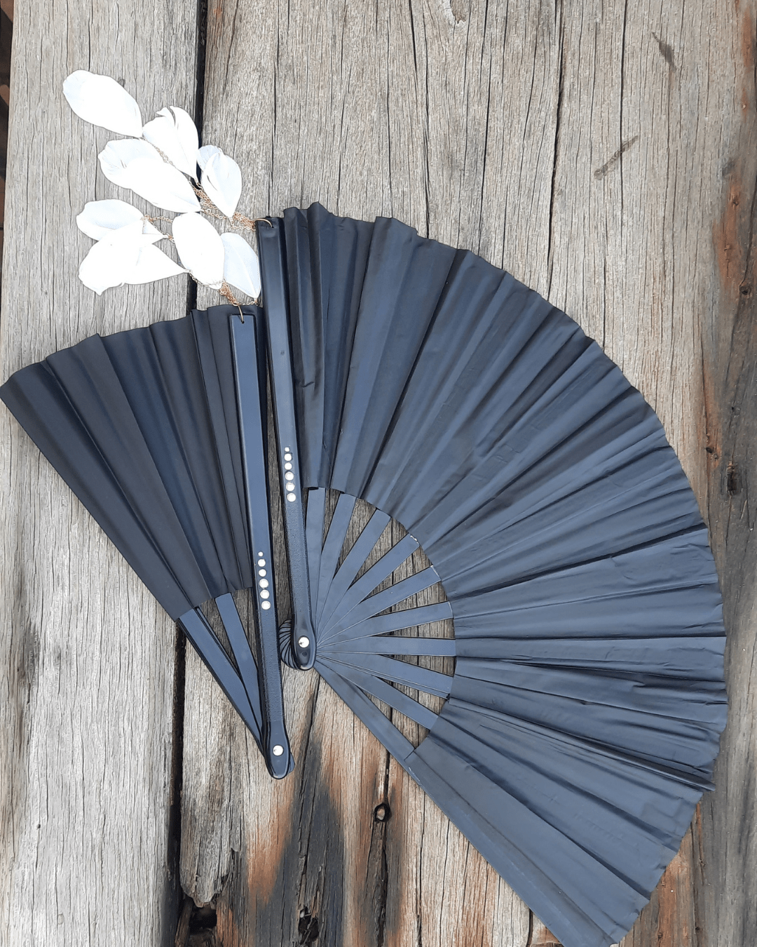 Black Pearl – Flow Fan - Sacred