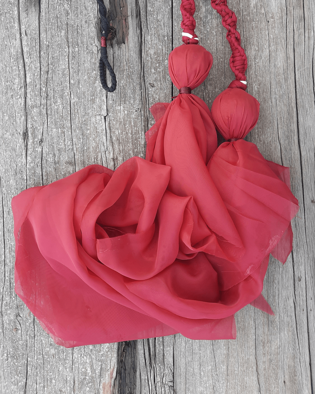 Lie de Vin - Veil Poi - Sacred