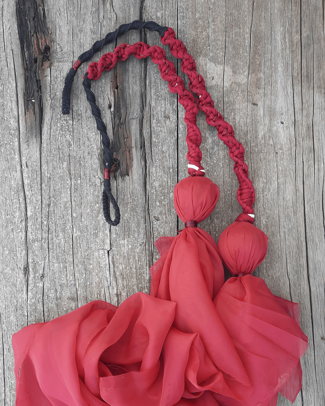 Lie de Vin - Veil Poi - Sacred