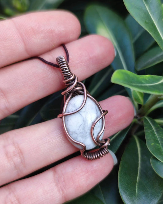 Invest in our Howl Light - Necklace and Earrings in Lebanon at Sacred